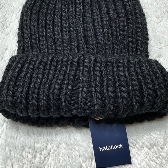 NWT Revolve Hat Attack Bryce Knit Removable Pom Beanie in Black Women’s OS - Picture 6 of 10